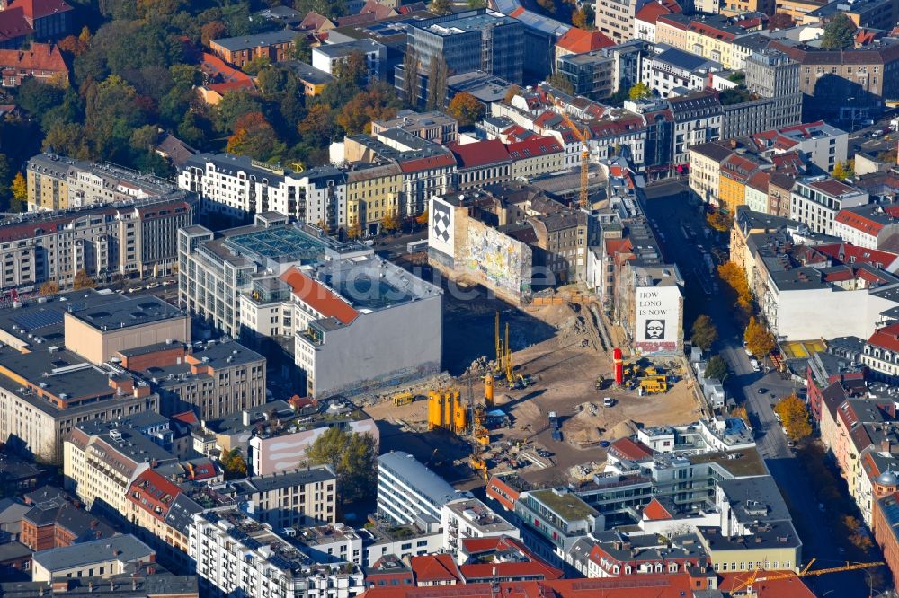 Berlin aus der Vogelperspektive: Baustelle zum Neubau auf dem Areal am Tacheles an der Oranienburger Straße im Ortsteil Mitte in Berlin, Deutschland