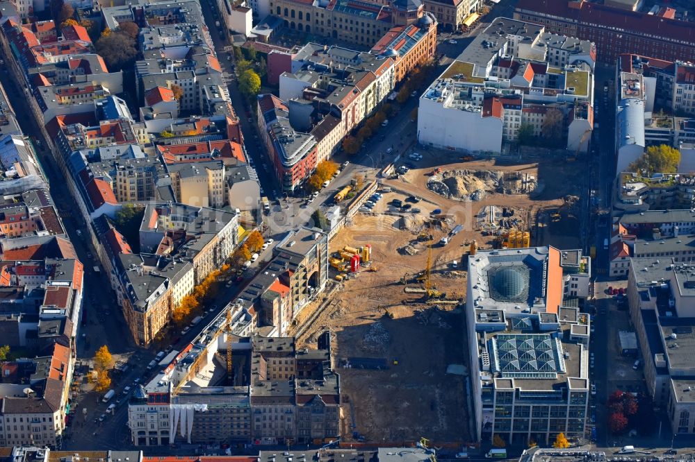 Berlin aus der Vogelperspektive: Baustelle zum Neubau auf dem Areal am Tacheles an der Oranienburger Straße im Ortsteil Mitte in Berlin, Deutschland