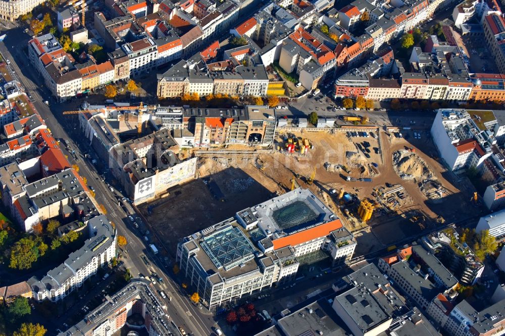 Berlin aus der Vogelperspektive: Baustelle zum Neubau auf dem Areal am Tacheles an der Oranienburger Straße im Ortsteil Mitte in Berlin, Deutschland