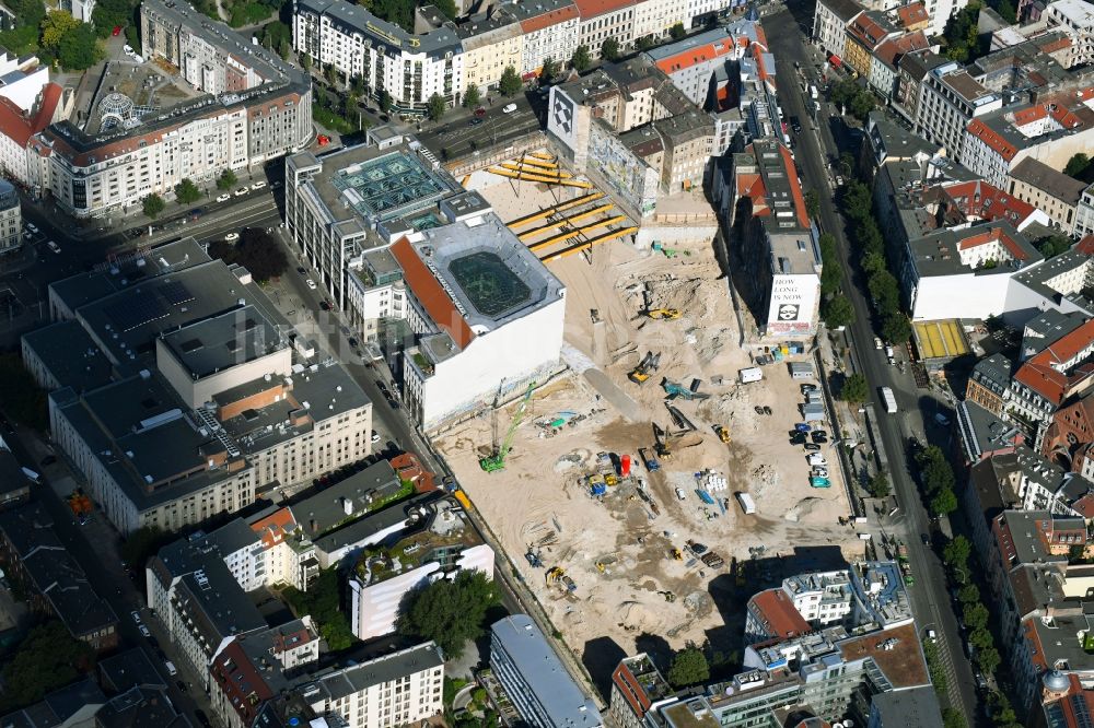 Berlin von oben - Baustelle zum Neubau auf dem Areal am Tacheles an der Oranienburger Straße im Ortsteil Mitte in Berlin, Deutschland