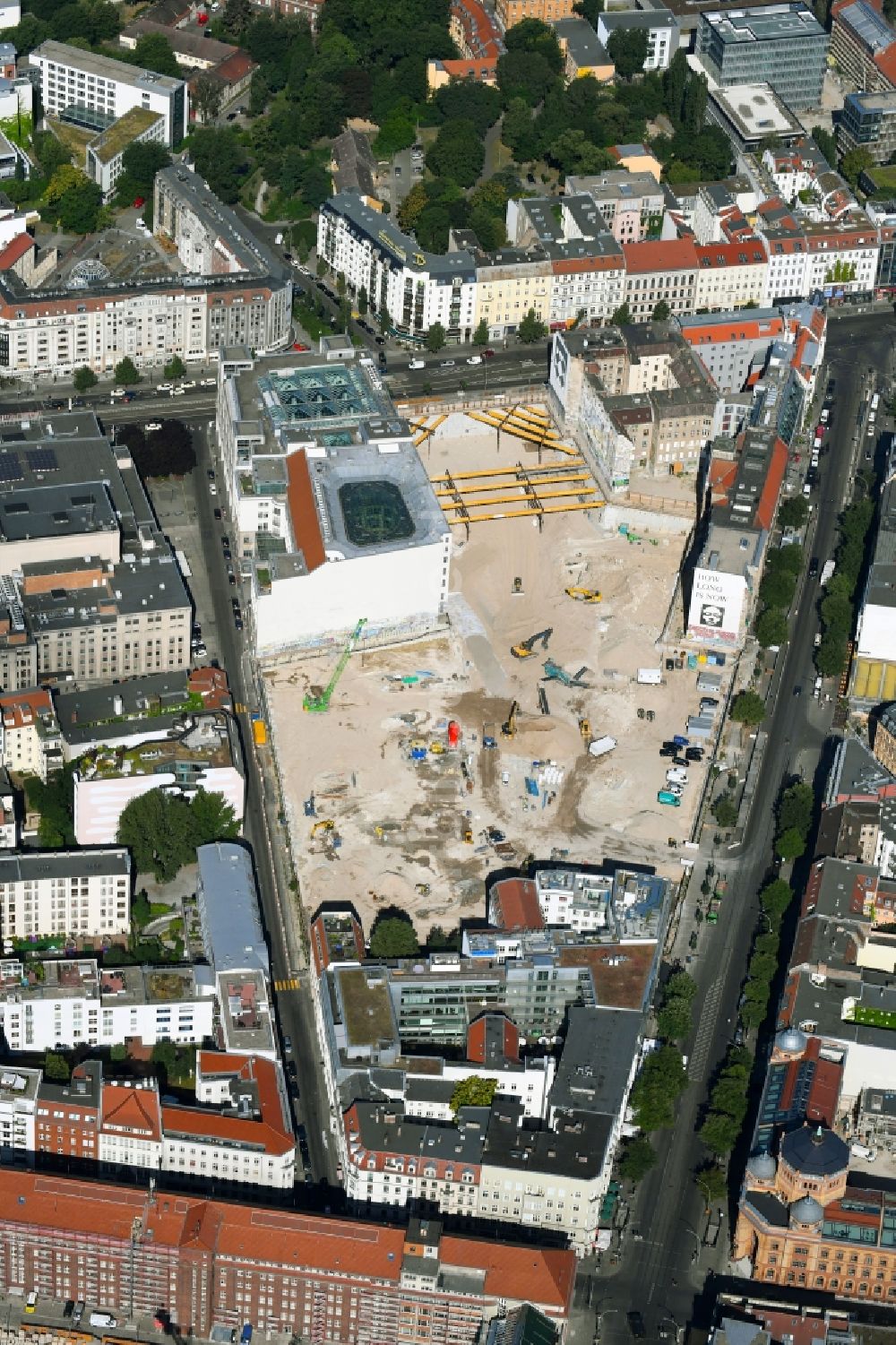 Luftbild Berlin - Baustelle zum Neubau auf dem Areal am Tacheles an der Oranienburger Straße im Ortsteil Mitte in Berlin, Deutschland