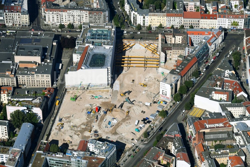 Luftaufnahme Berlin - Baustelle zum Neubau auf dem Areal am Tacheles an der Oranienburger Straße im Ortsteil Mitte in Berlin, Deutschland