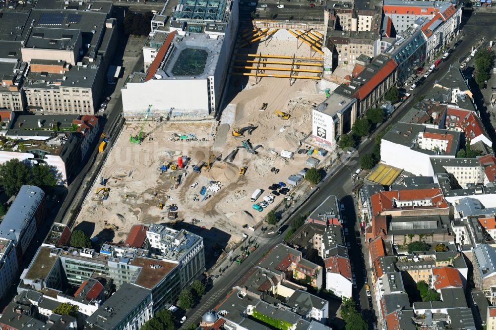 Berlin von oben - Baustelle zum Neubau auf dem Areal am Tacheles an der Oranienburger Straße im Ortsteil Mitte in Berlin, Deutschland