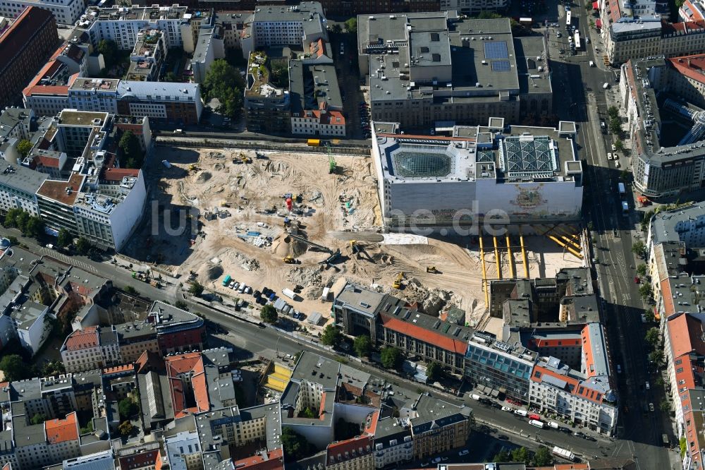 Luftbild Berlin - Baustelle zum Neubau auf dem Areal am Tacheles an der Oranienburger Straße im Ortsteil Mitte in Berlin, Deutschland