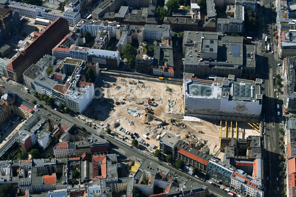 Luftaufnahme Berlin - Baustelle zum Neubau auf dem Areal am Tacheles an der Oranienburger Straße im Ortsteil Mitte in Berlin, Deutschland