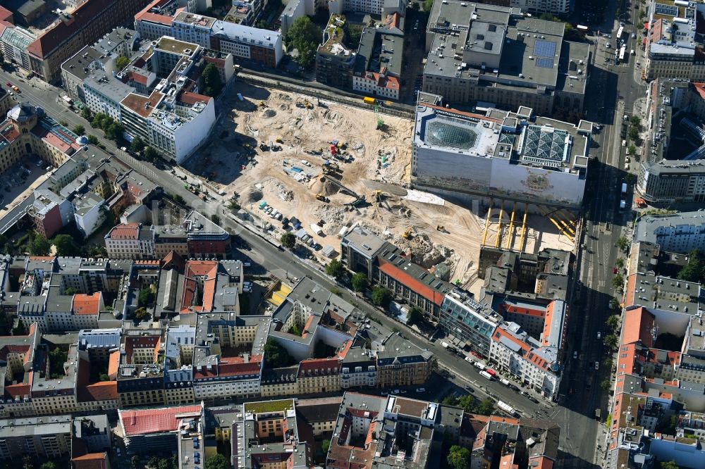 Berlin von oben - Baustelle zum Neubau auf dem Areal am Tacheles an der Oranienburger Straße im Ortsteil Mitte in Berlin, Deutschland