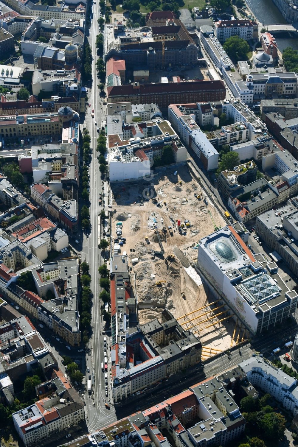 Luftbild Berlin - Baustelle zum Neubau auf dem Areal am Tacheles an der Oranienburger Straße im Ortsteil Mitte in Berlin, Deutschland