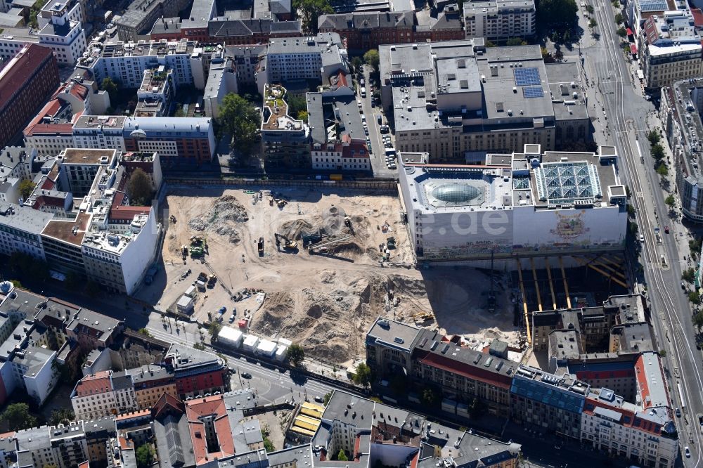 Luftaufnahme Berlin - Baustelle zum Neubau auf dem Areal am Tacheles an der Oranienburger Straße im Ortsteil Mitte in Berlin, Deutschland