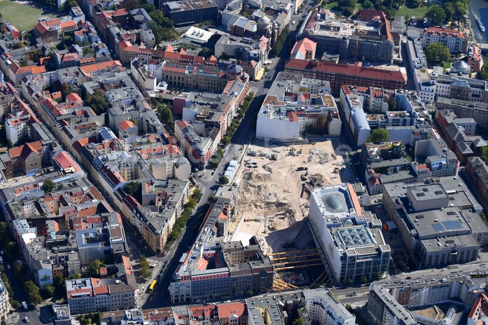 Berlin von oben - Baustelle zum Neubau auf dem Areal am Tacheles an der Oranienburger Straße im Ortsteil Mitte in Berlin, Deutschland