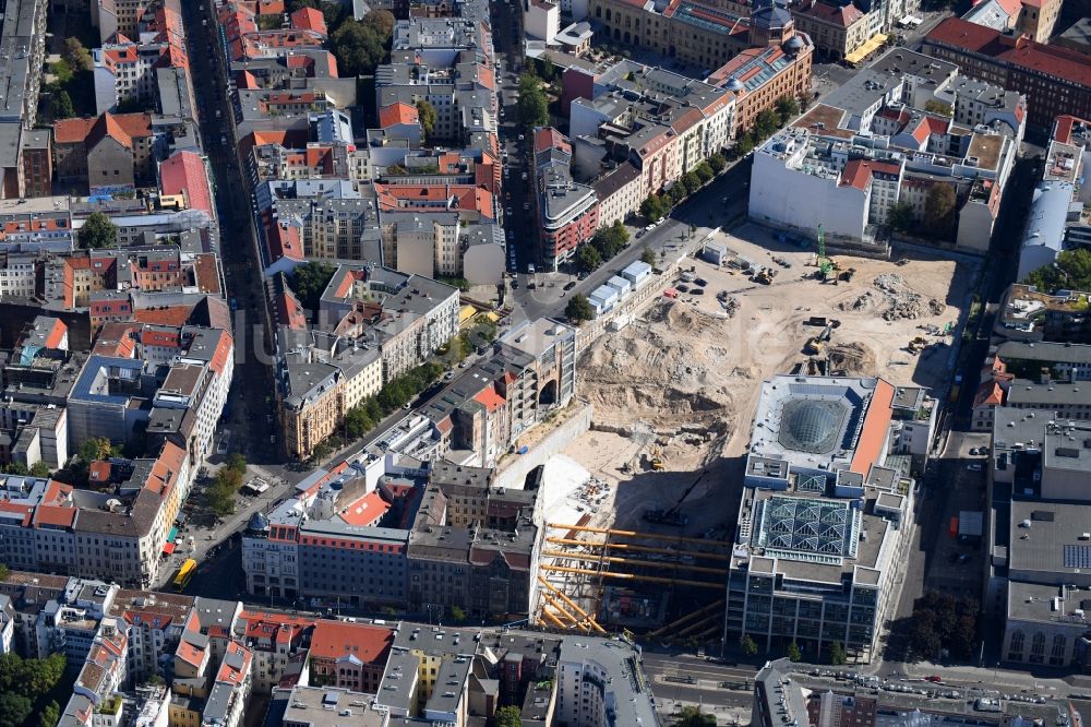 Luftaufnahme Berlin - Baustelle zum Neubau auf dem Areal am Tacheles an der Oranienburger Straße im Ortsteil Mitte in Berlin, Deutschland