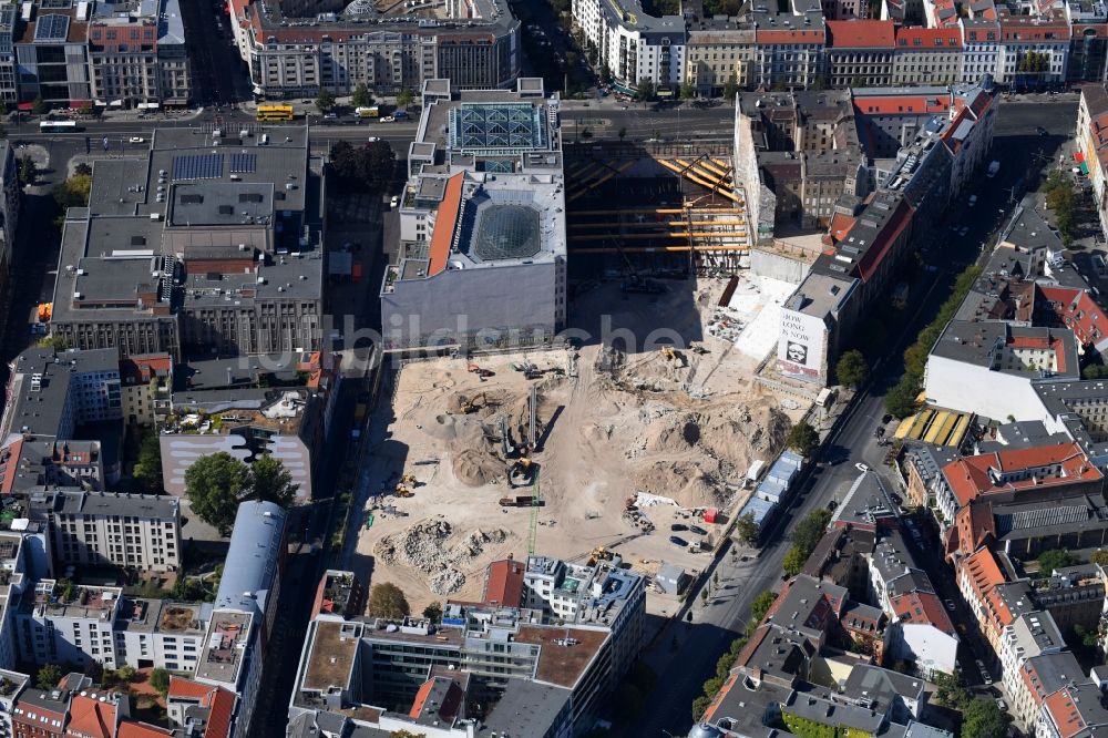 Luftaufnahme Berlin - Baustelle zum Neubau auf dem Areal am Tacheles an der Oranienburger Straße im Ortsteil Mitte in Berlin, Deutschland