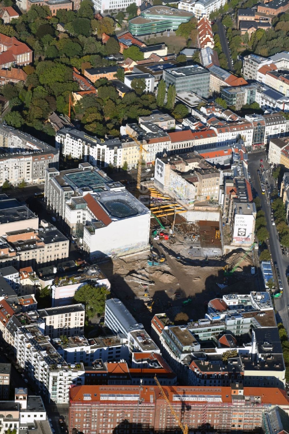 Luftbild Berlin - Baustelle zum Neubau auf dem Areal am Tacheles an der Oranienburger Straße im Ortsteil Mitte in Berlin, Deutschland