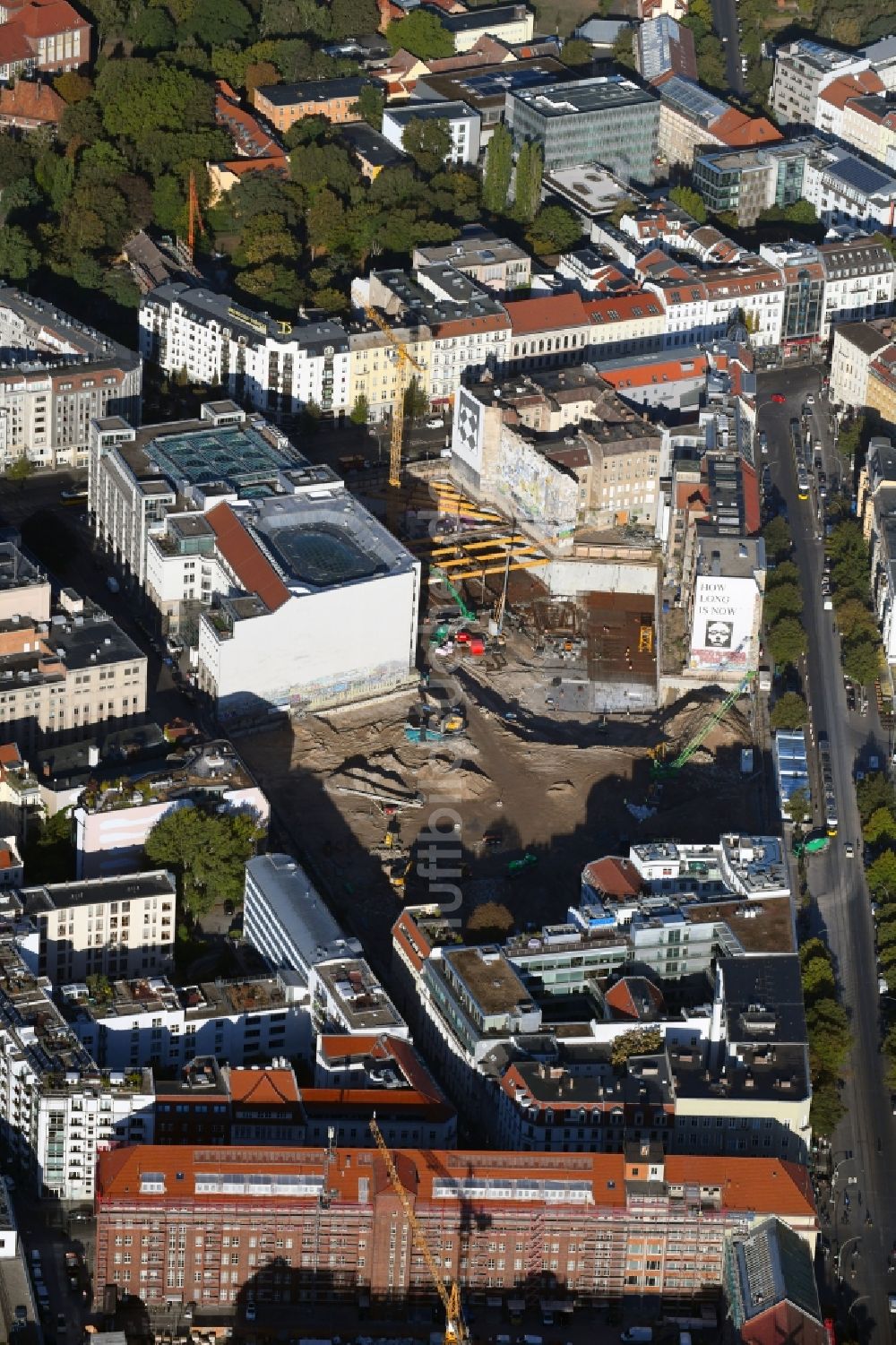 Berlin von oben - Baustelle zum Neubau auf dem Areal am Tacheles an der Oranienburger Straße im Ortsteil Mitte in Berlin, Deutschland