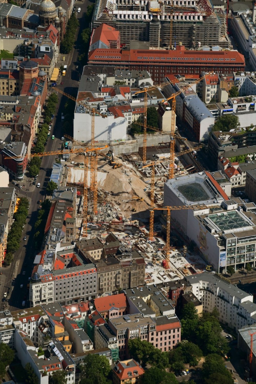 Luftbild Berlin - Baustelle zum Neubau auf dem Areal am Tacheles an der Oranienburger Straße im Ortsteil Mitte in Berlin, Deutschland