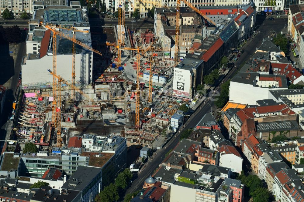 Luftbild Berlin - Baustelle zum Neubau auf dem Areal am Tacheles an der Oranienburger Straße im Ortsteil Mitte in Berlin, Deutschland