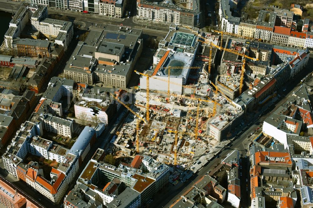 Berlin von oben - Baustelle zum Neubau auf dem Areal am Tacheles an der Oranienburger Straße im Ortsteil Mitte in Berlin, Deutschland