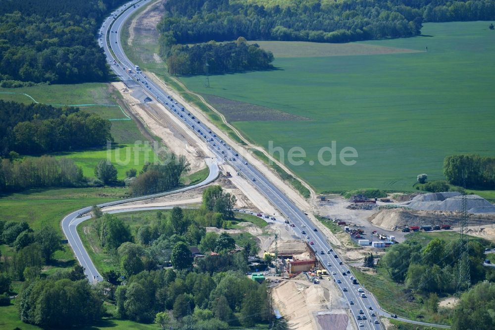 Mühlenbecker Land von oben - Baustelle zum Neubau der Autobahn- Brücke der BAB A10 an der Abfahrt im Ortsteil Summt in Mühlenbecker Land im Bundesland Brandenburg, Deutschland