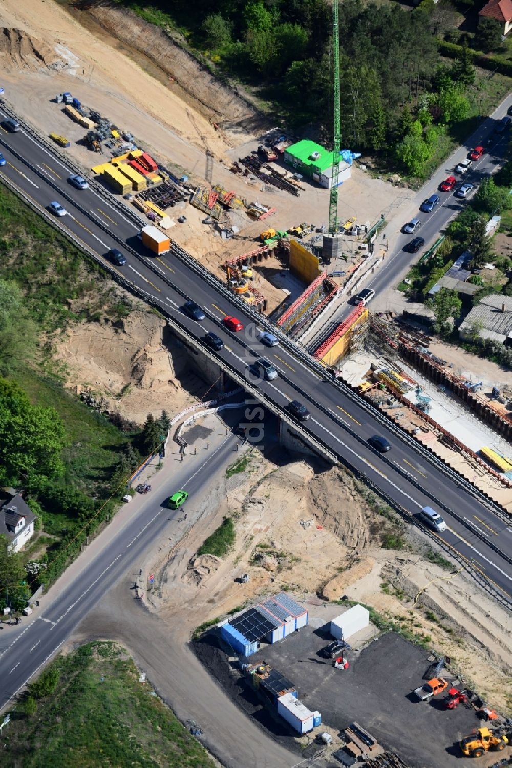 Mühlenbecker Land aus der Vogelperspektive: Baustelle zum Neubau der Autobahn- Brücke der BAB A10 an der Abfahrt im Ortsteil Summt in Mühlenbecker Land im Bundesland Brandenburg, Deutschland