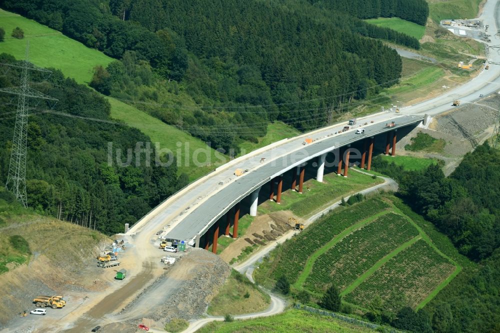 Luftbild Bestwig - Baustelle zum Neubau des Autobahn- Brückenbauwerk der BAB A46 in Bestwig im Bundesland Nordrhein-Westfalen, Deutschland