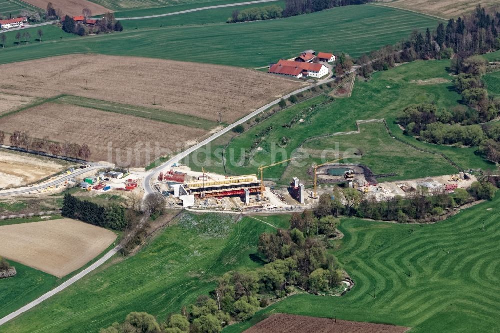 Luftbild Dorfen - Baustelle zum Neubau des Autobahn- Brückenbauwerk der BAB A94 - Brückenbau im Goldachtal in Dorfen im Bundesland Bayern