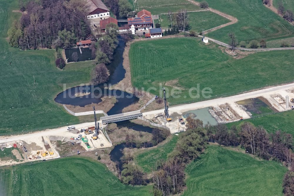 Lengdorf aus der Vogelperspektive: Baustelle zum Neubau des Autobahn- Brückenbauwerk der BAB A49 - Isentalbrücke in Lengdorf im Bundesland Bayern