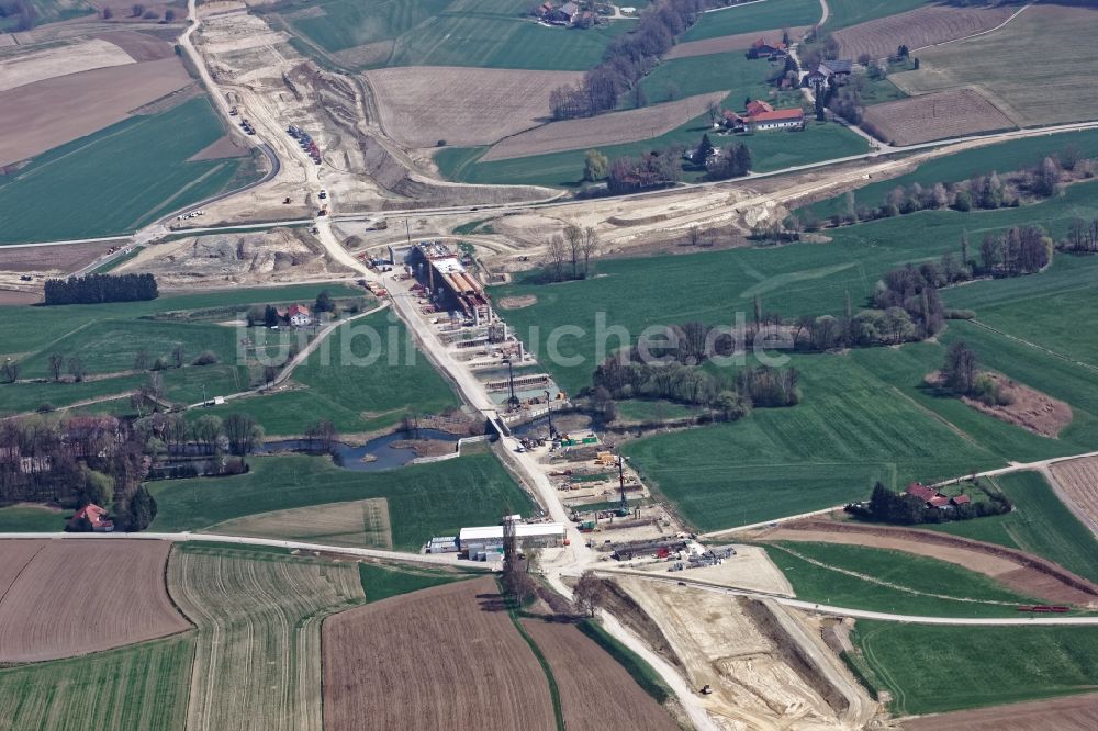 Luftaufnahme Lengdorf - Baustelle zum Neubau des Autobahn- Brückenbauwerk der BAB A49 - Isentalbrücke in Lengdorf im Bundesland Bayern