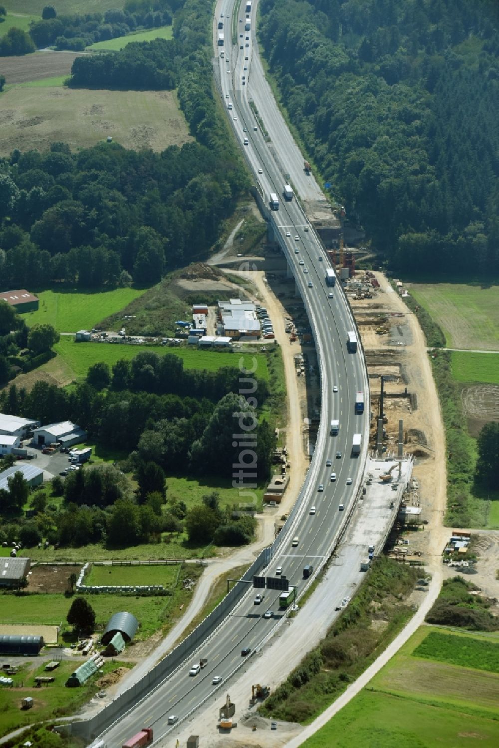 Münchholzhausen aus der Vogelperspektive: Baustelle zum Neubau des Autobahn- Brückenbauwerk der BAB A45 in Münchholzhausen im Bundesland Hessen, Deutschland