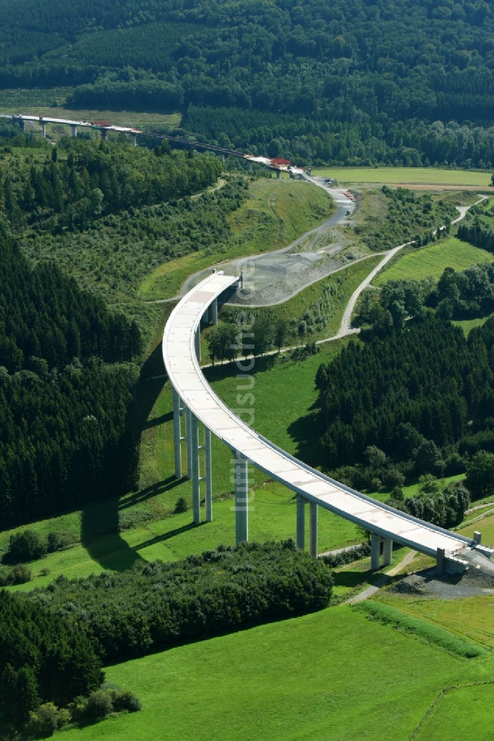 Luftbild Nuttlar - Baustelle zum Neubau des Autobahn- Brückenbauwerk der BAB A Talbrücke Schormecke der BAB A46 in Nuttlar im Bundesland Nordrhein-Westfalen, Deutschland