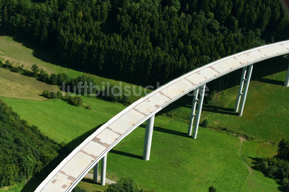 Nuttlar aus der Vogelperspektive: Baustelle zum Neubau des Autobahn- Brückenbauwerk der BAB A Talbrücke Schormecke der BAB A46 in Nuttlar im Bundesland Nordrhein-Westfalen, Deutschland