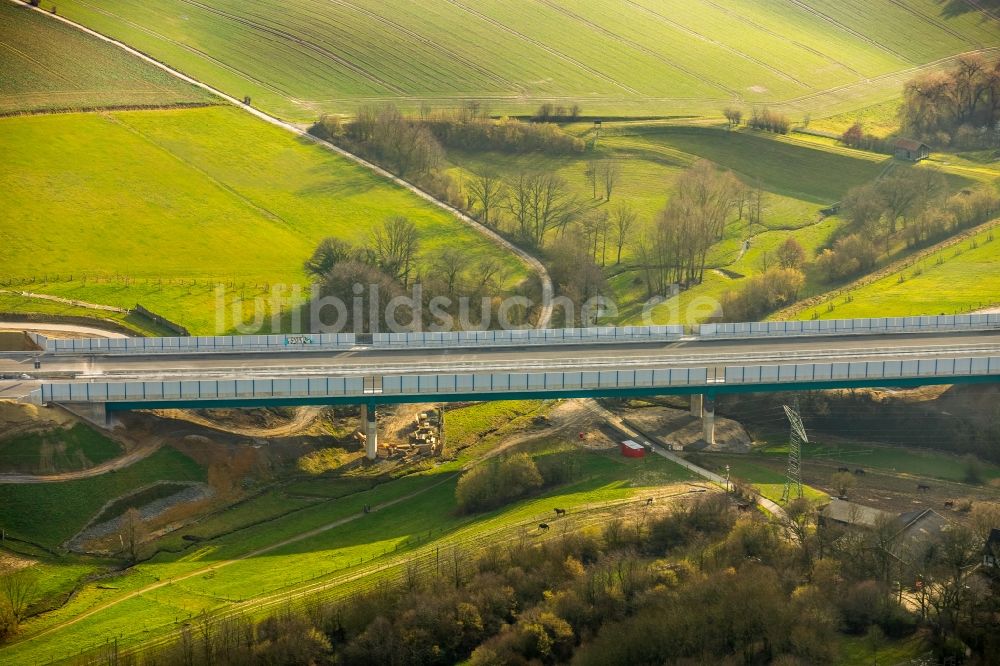 Heiligenhaus aus der Vogelperspektive: Baustelle zum Neubau des Autobahn- Brückenbauwerk der A44 Hülsbecker Straße in Heiligenhaus im Bundesland Nordrhein-Westfalen, Deutschland