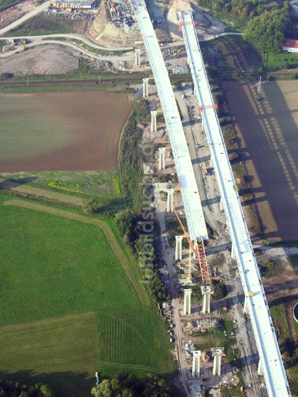 Rödental aus der Vogelperspektive: Baustelle zum Neubau des Autobahn- Brückenbauwerk der Itztalbrücke in Rödental im Bundesland Bayern, Deutschland