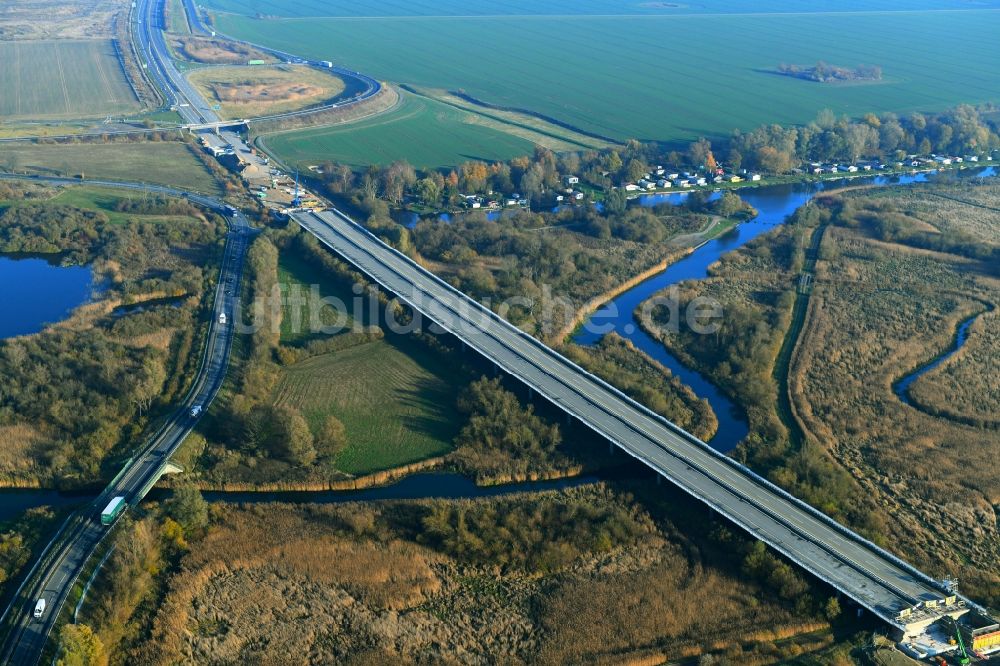 Tribsees aus der Vogelperspektive: Baustelle zum Neubau des Autobahn- Brückenbauwerk A20 in Tribsees im Bundesland Mecklenburg-Vorpommern, Deutschland