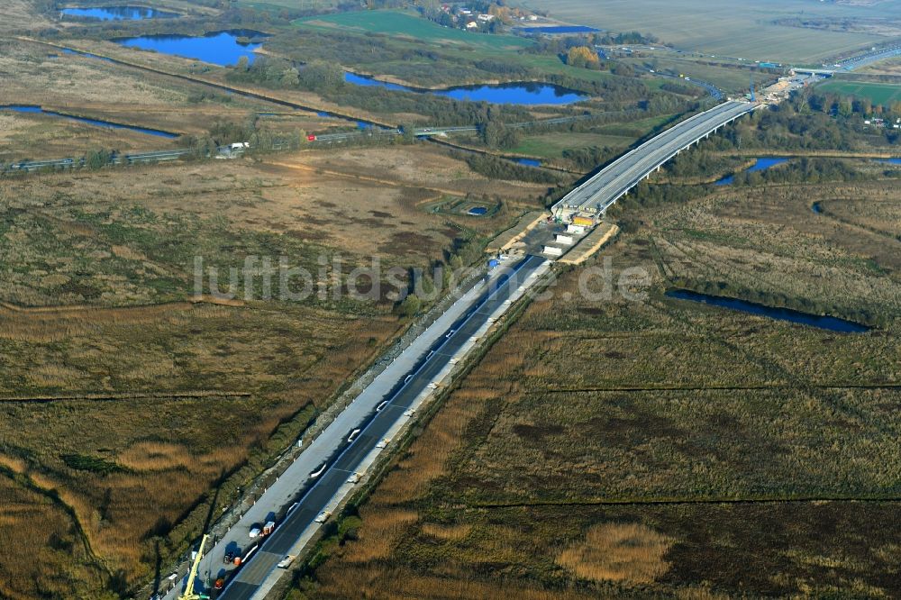 Tribsees aus der Vogelperspektive: Baustelle zum Neubau des Autobahn- Brückenbauwerk A20 in Tribsees im Bundesland Mecklenburg-Vorpommern, Deutschland