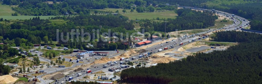 Luftbild Michendorf - Baustelle zum Neubau am Autobahn- Streckenverlauf der BAB A10 zum 8-streifigen Ausbau in Michendorf im Bundesland Brandenburg, Deutschland