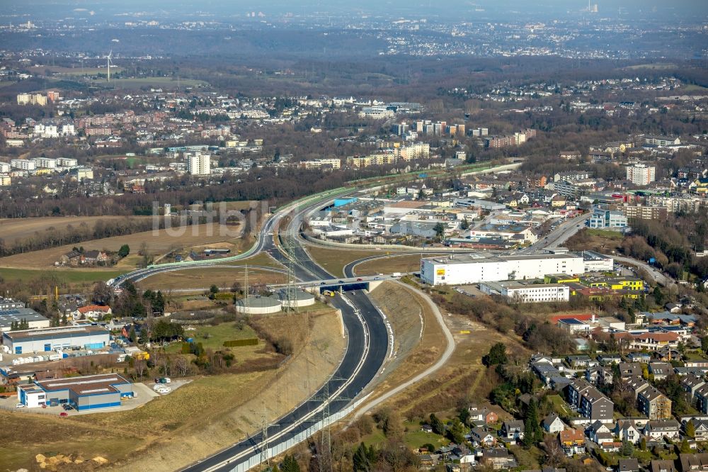 Velbert von oben - Baustelle zum Neubau am Autobahn- Streckenverlauf der BAB A44 zur Abfahrt der Bundesstraße B227 im Ortsteil Hetterscheidt in Velbert im Bundesland Nordrhein-Westfalen