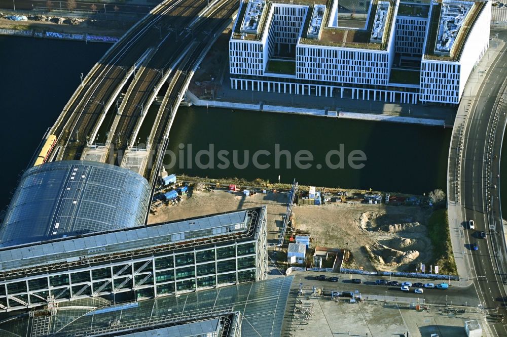 Luftaufnahme Berlin - Baustelle zum Neubau der U-Bahn Linie U5 am Friedrich-List-Ufer Ecke Hugo-Preuß-Brücke in Berlin, Deutschland