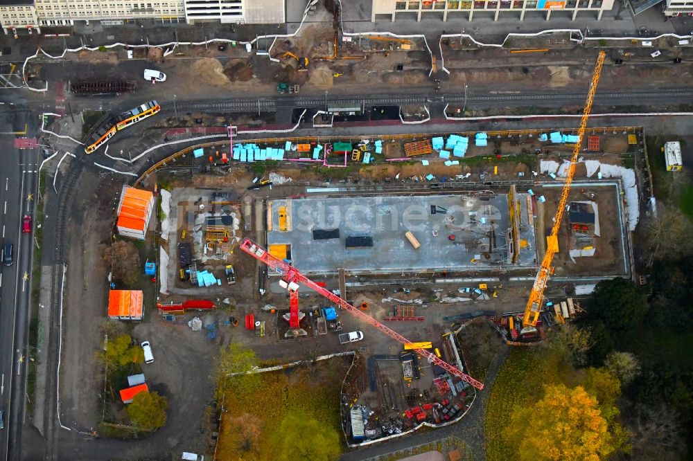 Dessau von oben - Baustelle zum Neubau Bauhaus-Museum im Stadtpark an der Kavalierstraße Ecke Friedrichstraße in Dessau im Bundesland Sachsen-Anhalt, Deutschland