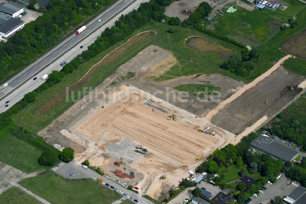 Luftaufnahme Lübeck - Baustelle zum Neubau eines Baustoffhandel und Logistikzentrum in Lübeck im Bundesland Schleswig-Holstein, Deutschland