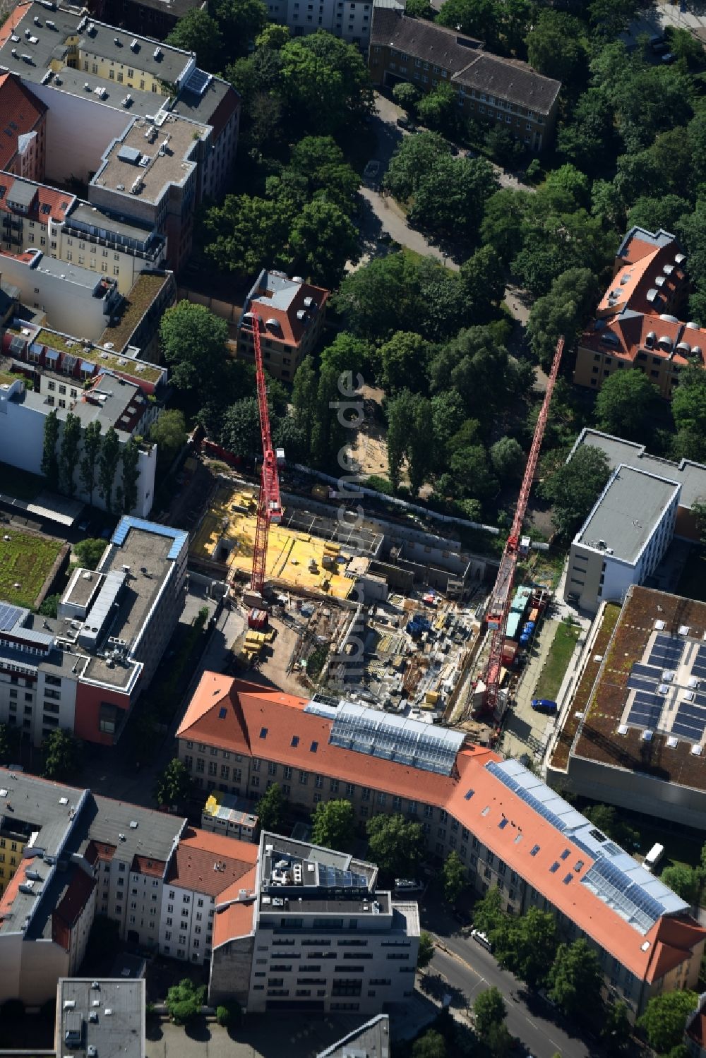 Luftaufnahme Berlin - Baustelle zum Neubau des Berlin Institute for Medical Systems BIMSB an der Hannoverschen Straße im Bezirk Mitte in Berlin