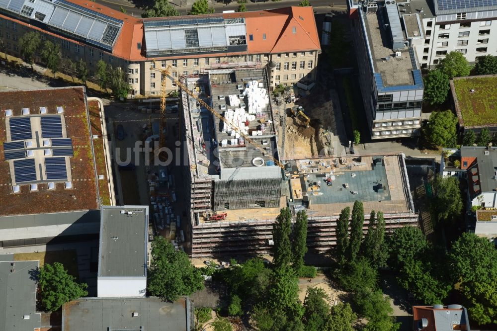 Luftaufnahme Berlin - Baustelle zum Neubau des Berlin Institute for Medical Systems BIMSB an der Hannoverschen Straße im Bezirk Mitte in Berlin