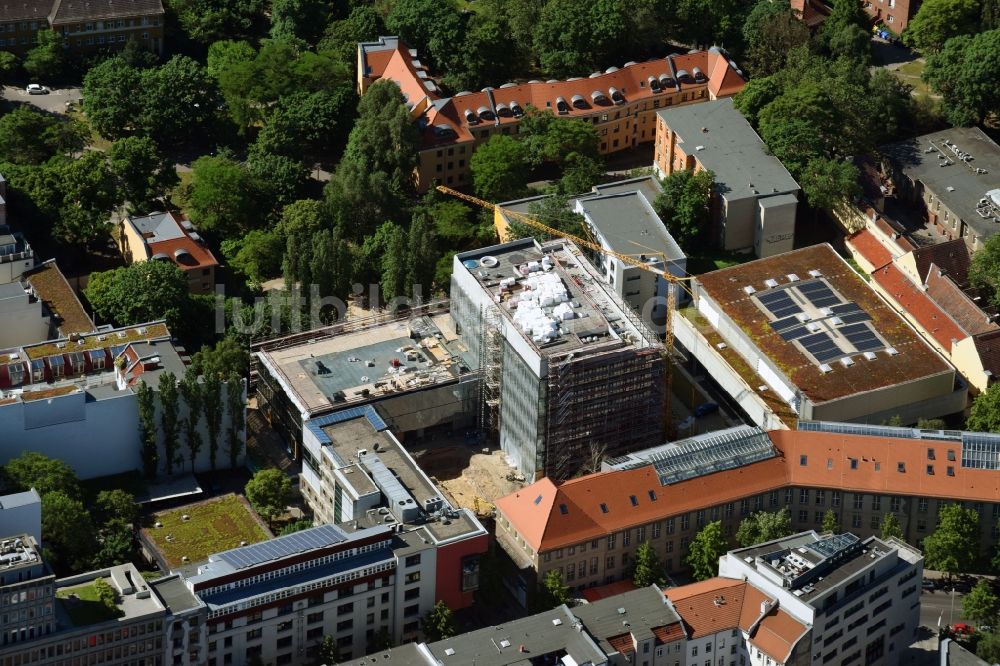 Berlin von oben - Baustelle zum Neubau des Berlin Institute for Medical Systems BIMSB an der Hannoverschen Straße im Bezirk Mitte in Berlin