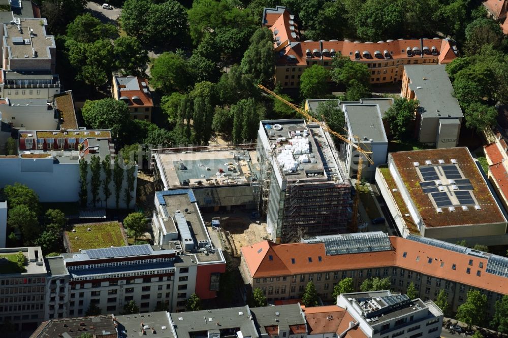 Luftbild Berlin - Baustelle zum Neubau des Berlin Institute for Medical Systems BIMSB an der Hannoverschen Straße im Bezirk Mitte in Berlin