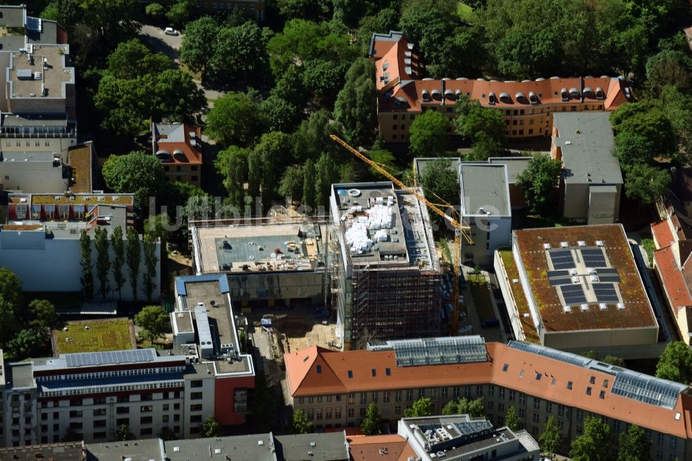 Luftaufnahme Berlin - Baustelle zum Neubau des Berlin Institute for Medical Systems BIMSB an der Hannoverschen Straße im Bezirk Mitte in Berlin