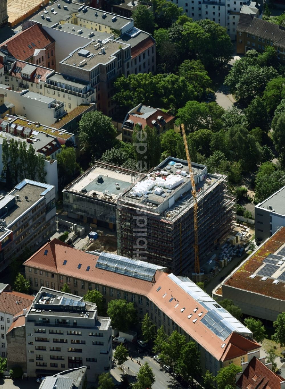 Berlin von oben - Baustelle zum Neubau des Berlin Institute for Medical Systems BIMSB an der Hannoverschen Straße im Bezirk Mitte in Berlin