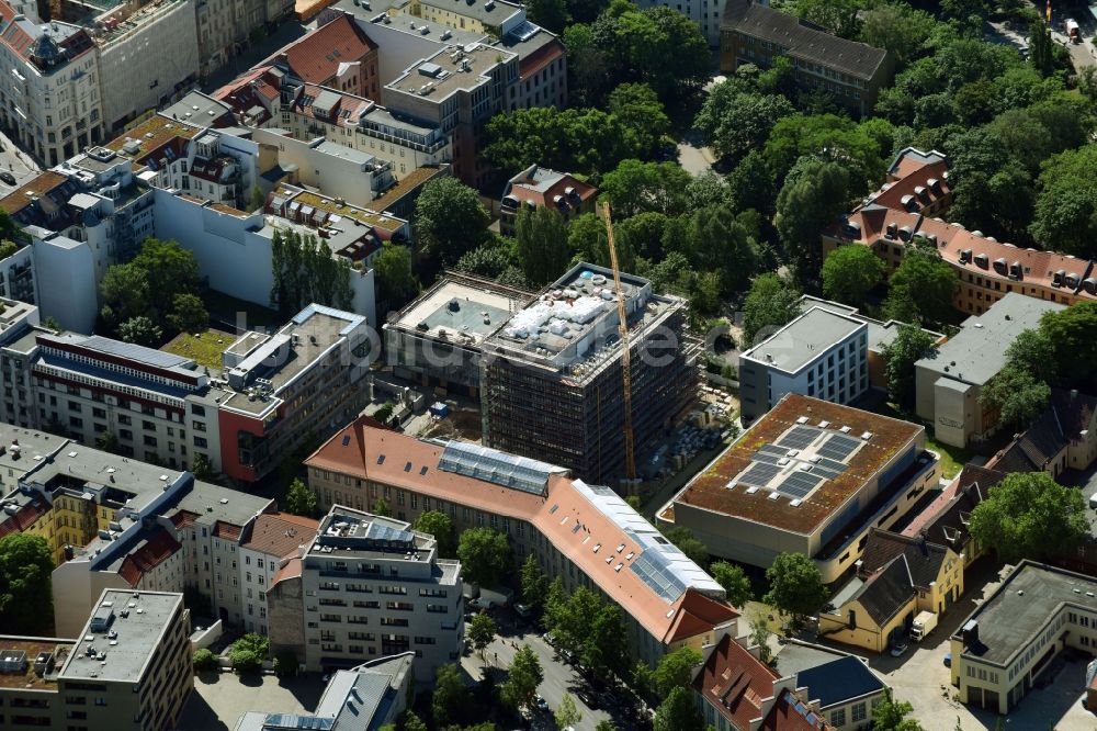 Luftbild Berlin - Baustelle zum Neubau des Berlin Institute for Medical Systems BIMSB an der Hannoverschen Straße im Bezirk Mitte in Berlin