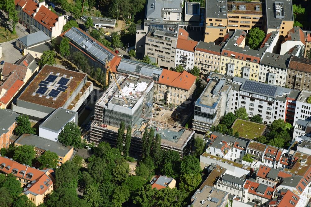 Berlin von oben - Baustelle zum Neubau des Berlin Institute for Medical Systems BIMSB an der Hannoverschen Straße im Bezirk Mitte in Berlin