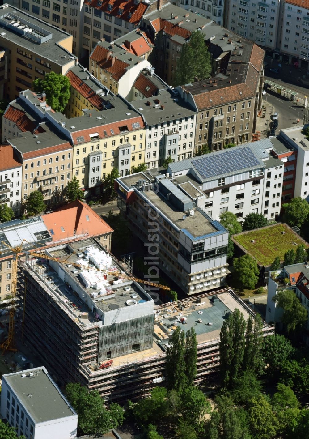 Luftbild Berlin - Baustelle zum Neubau des Berlin Institute for Medical Systems BIMSB an der Hannoverschen Straße im Bezirk Mitte in Berlin