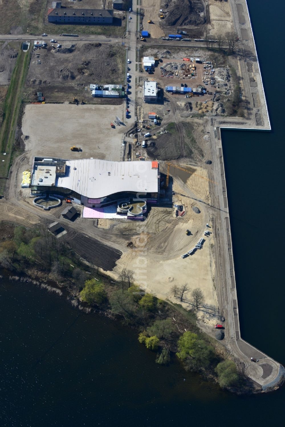 Werder Havel von oben - Baustelle zum Neubau der BlütenTherme Werder (Havel) mit Thermalsole- und Saunalandschaft in Werder Havel im Bundesland Brandenburg