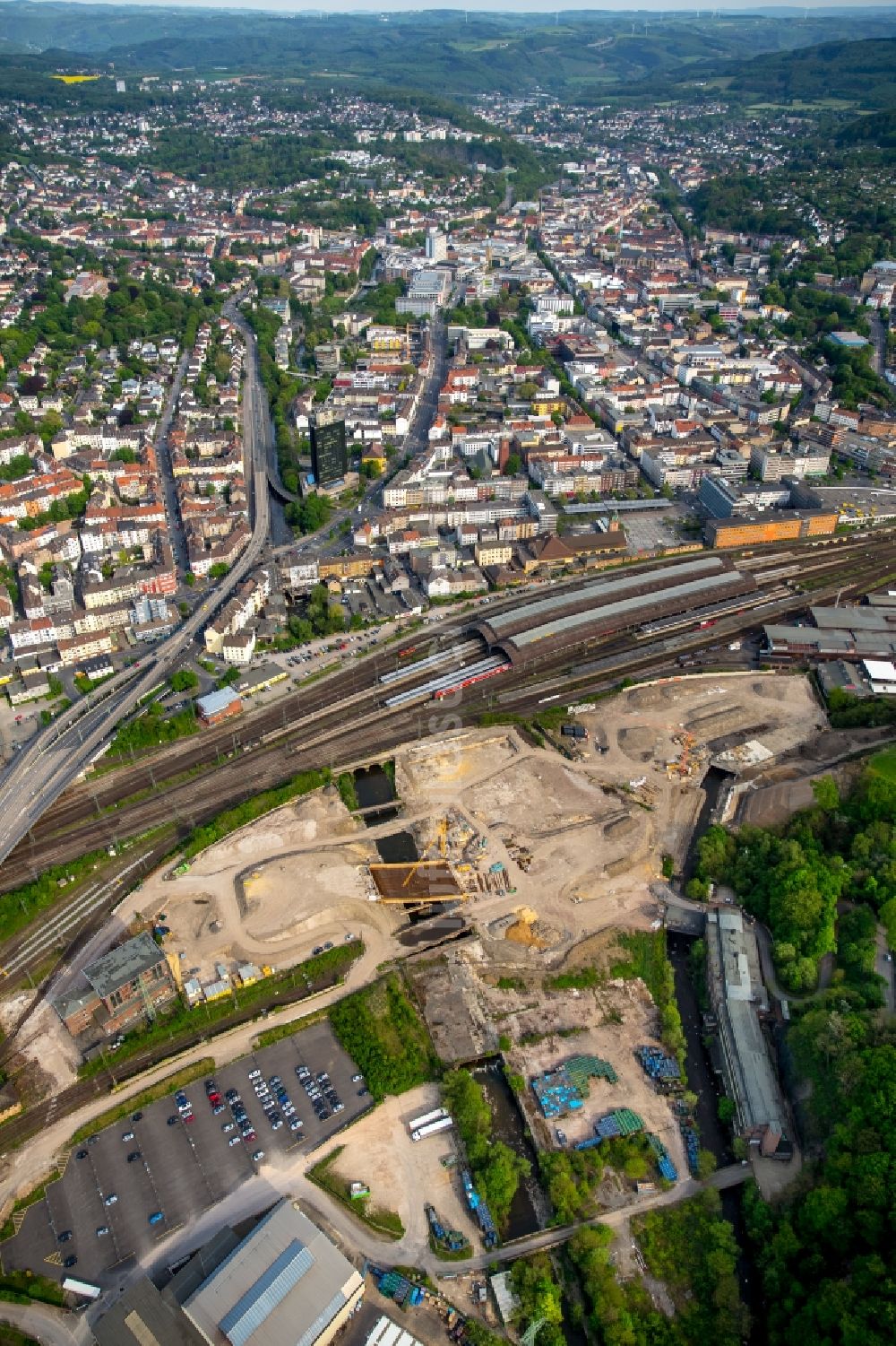 Hagen von oben - Baustelle zum Neubau des Brückenbauwerk Volmebrücke an der Plessenstraße am Hauptbahnhof in Hagen im Bundesland Nordrhein-Westfalen