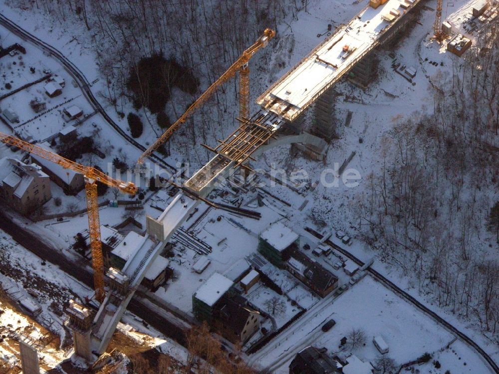 Luftbild Aue - Baustelle zum Neubau des Brückenbauwerkes auf der Chemnitzer Straße in Aue im Bundesland Sachsen, Deutschland